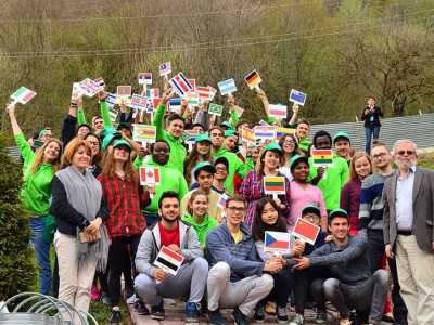 Trascorrere gli ultimi due anni del liceo in una scuola internazionale gratuita, prestigiosa quanto poco conosciuta in Italia. � l'opportunit� offerta dai Collegi del mondo unito, ente di formazione con 17 sedi sparse in tutto il pianeta e metodi di insegnamento insoliti: agli studenti ammessi, oltre alle materie "tradizionali" vengono inculcati i valori della pace tra i popoli e di un futuro sostenibile